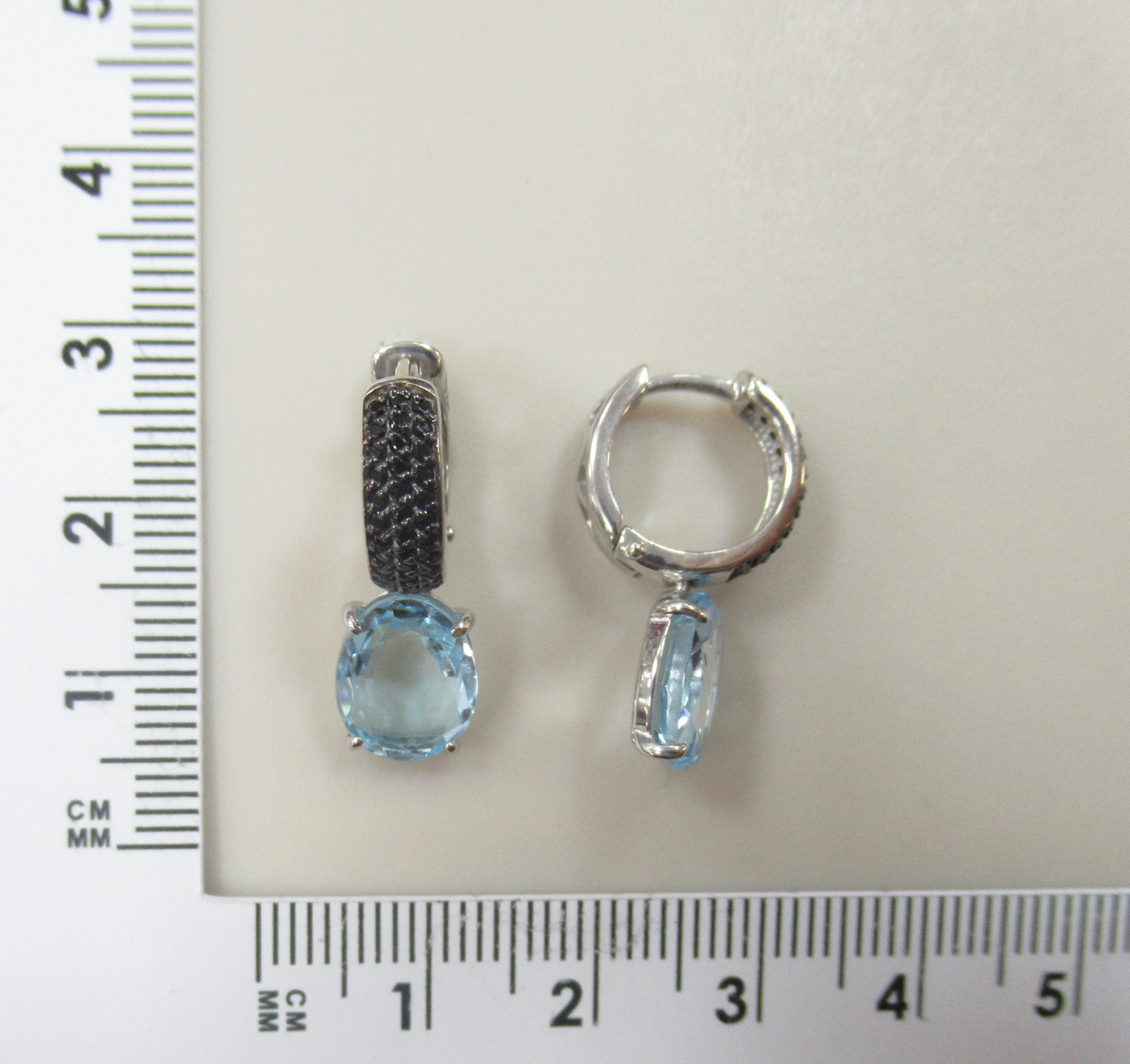 Серебряные серьги-конго с топазами